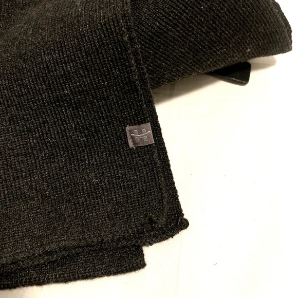 BNWT Grey Scarf from Hot Paws - Picture 6 of 7